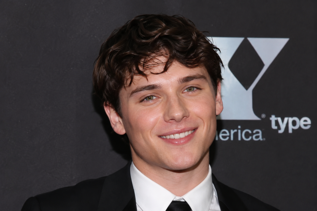 is hudson williams gay